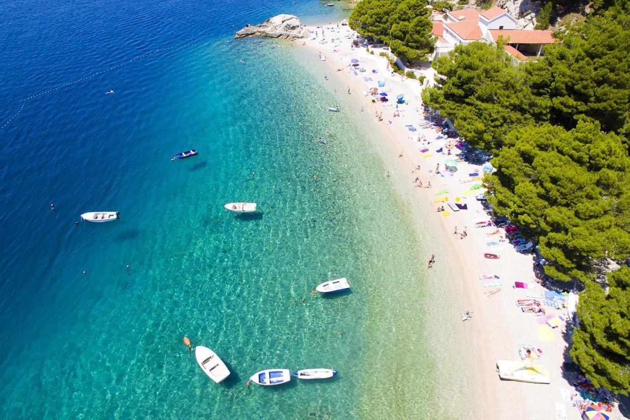 Apartments With A Parking Space Brela, Makarska - 18495 Dış mekan fotoğraf