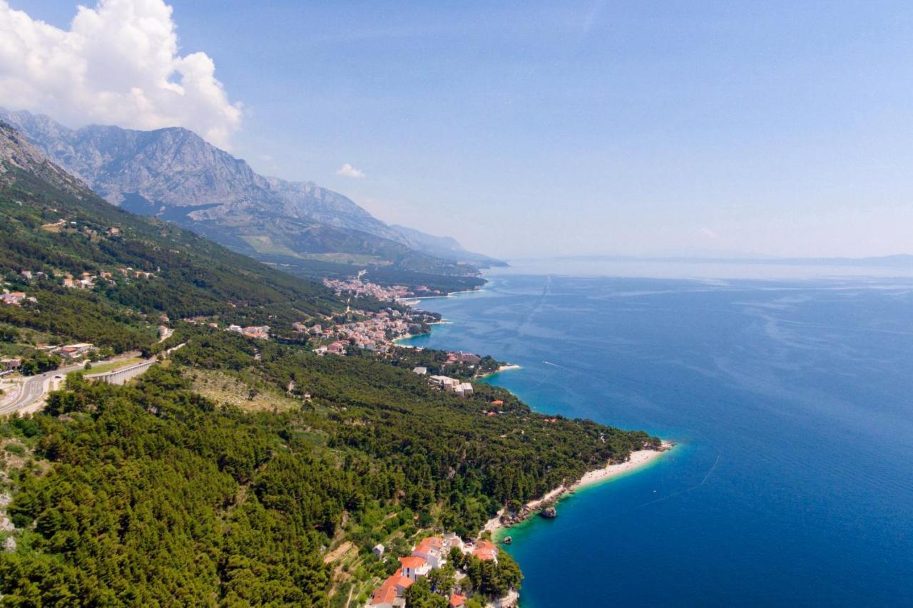 Apartments With A Parking Space Brela, Makarska - 18495 Dış mekan fotoğraf