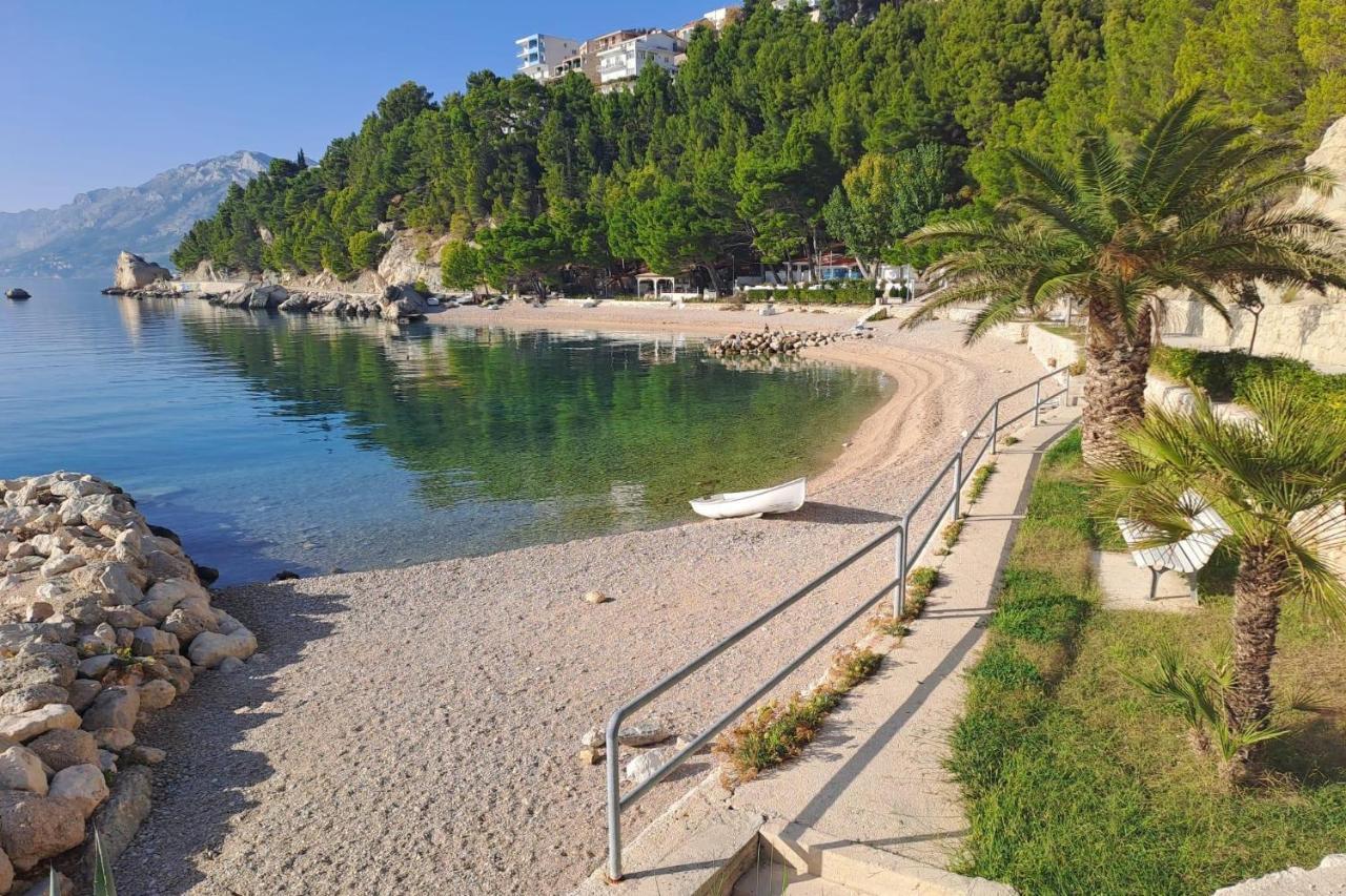 Apartments With A Parking Space Brela, Makarska - 18495 Dış mekan fotoğraf